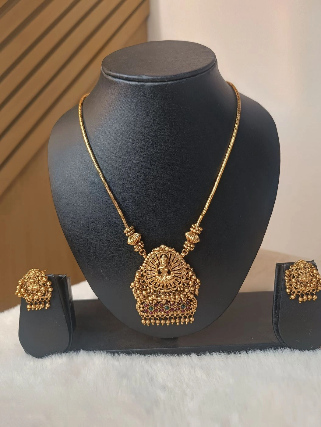 Lakshmi pendant necklace 2