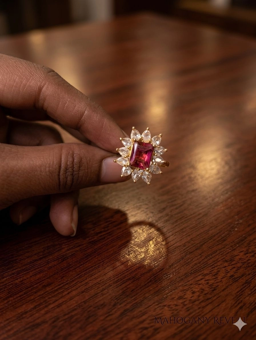 Cocktail-style finger ring